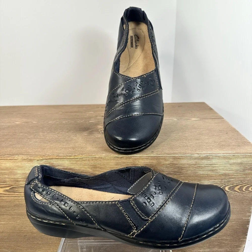 Clarks Evianna Fig4 Loafers Women SZ 8.5M Navy Comfort Slip On Casual Minimalist